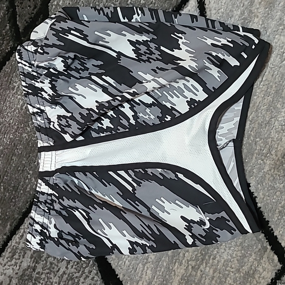 NIKE DRI-FIT MESH LINED LOGO SHORTS PRICE FIRM - Picture 10 of 10